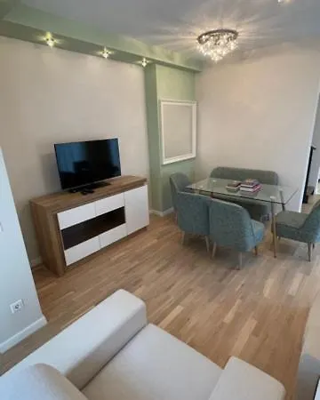 Apartment Cozy, Sunny, Modern *